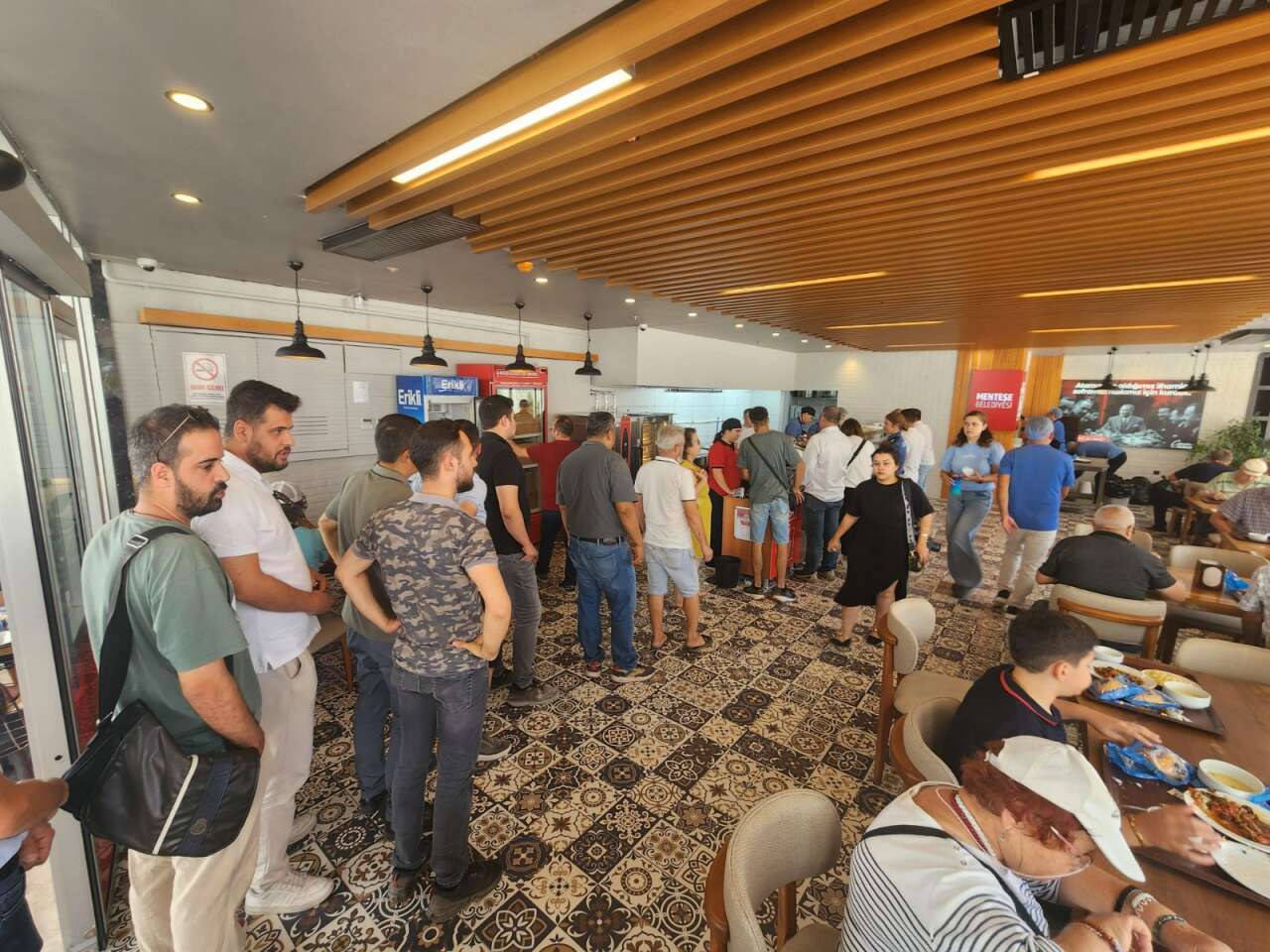 Muğla’da 4 Çeşit Yemek İçin Uzun Kuyruklar: Kent Lokantası 21 Günde 21 Bin Kişiye Hizmet Verdi 8